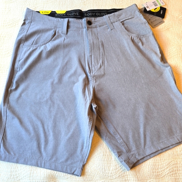NWTcBody Glove Men's Gray Hybrid Flat Front Shorts - Picture 1 of 3